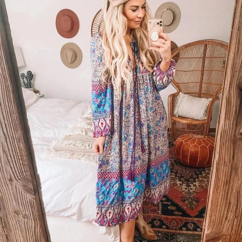 R. Vivimos Floral Long Sleeve Midi Dress
